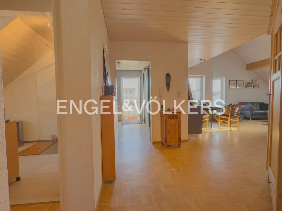 Stylish maisonette apartment with sunny balcony and view of the greenery -