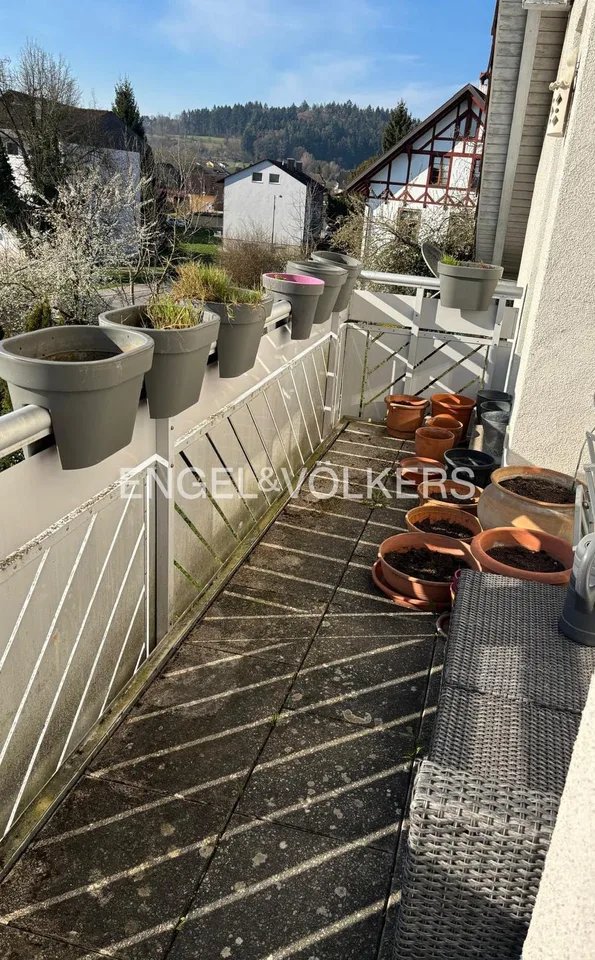 Appartamento a mansarda elegante con balcone soleggiato e vista sul verde - – foto 11 di 13