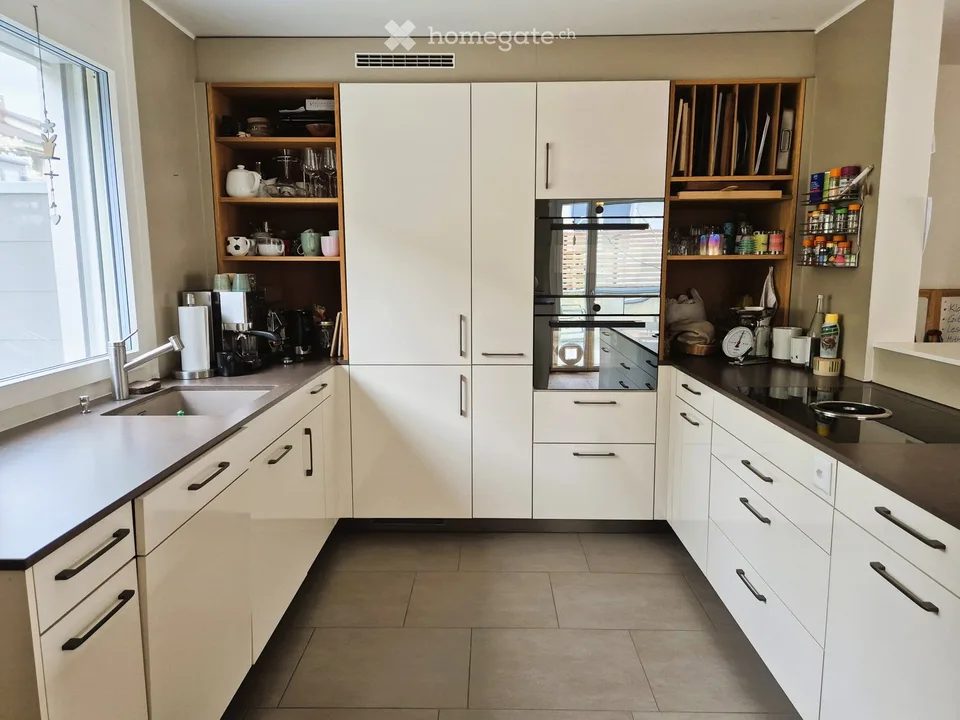 Modern 5.5-room semi-detached house with sunny terrace and garden