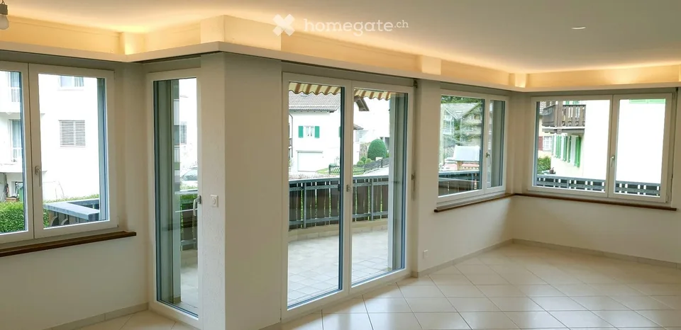 Helle 4.5-Zimmer-Wohnung mit Balkon und Seenähe in Unterägeri