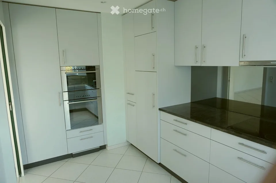 Helle 4.5-Zimmer-Wohnung mit Balkon und Seenähe in Unterägeri
