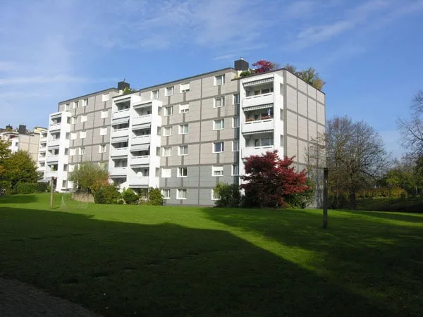 Familienfreundliche Überbauung im Grünen