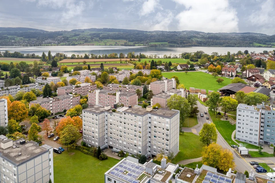 Familienfreundliche Überbauung im Grünen