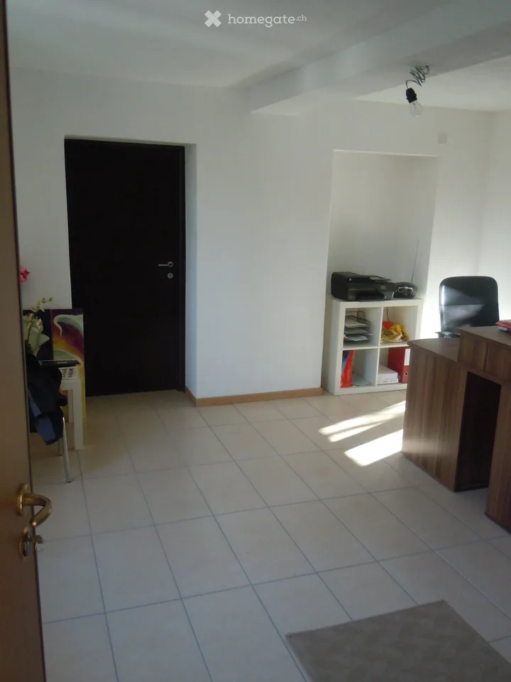 Affittasi locali ad uso ufficio, studio, atelier, archivio