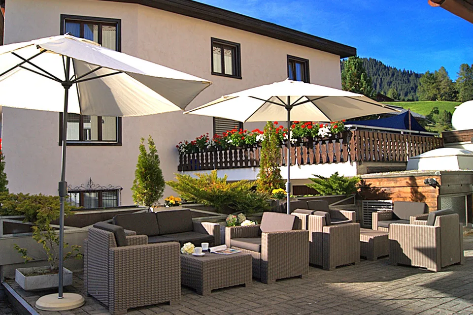 Möbliertes Einzel Studio mit Boxspringbett im Hotel Rössli