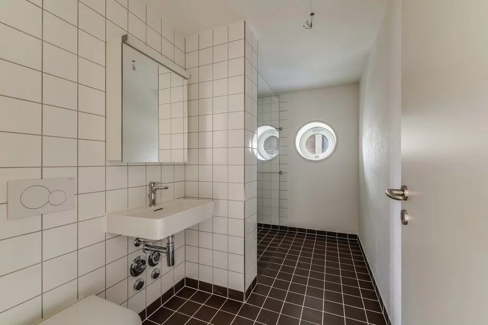 Architettura moderna: appartamento di 4,5 locali in Riegelbau aperto