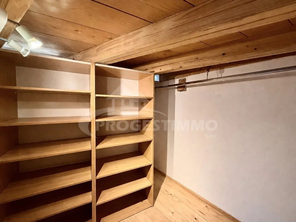 SUPERBES WOHNUNG 3 ZIMMER VERBINDET AUTHENTIZITÄT UND MODERNITÄT