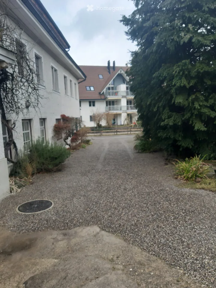 Ampio laboratorio con ufficio e deposito vicino alla stazione di Stettbach