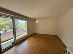 Helle 4-Zimmer-Wohnung mit Balkon und Grünblick in Hinwil