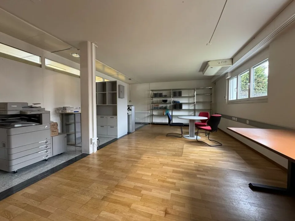 Sales, commercial, practice, office, and retail space in an attractive public location
