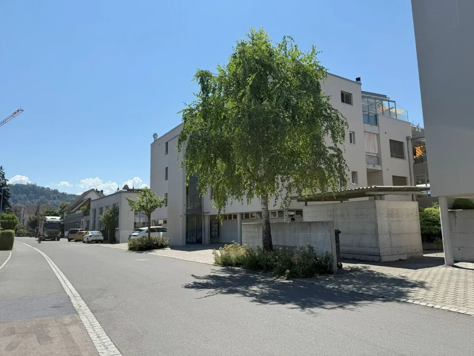 sonnig, aussichtsreich und nahe Zentrum der Stadt Thun