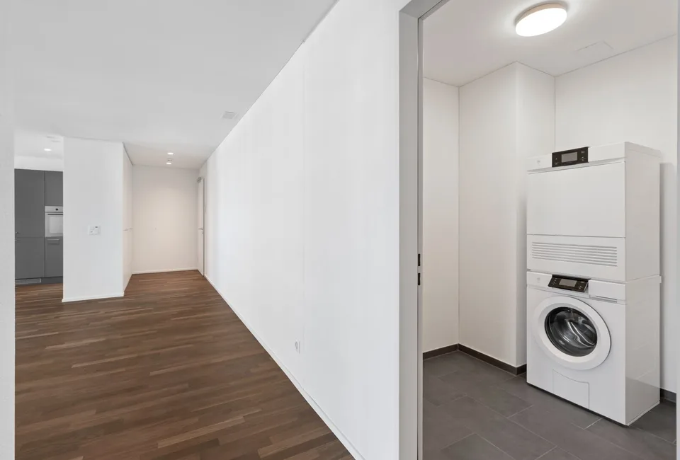 Above the roofs of the Limmattal – Exclusive 2.5-room apartment with loggia and panoramic view – photo 6 of 7