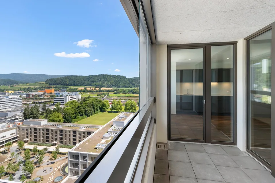 Above the roofs of the Limmattal – Exclusive 2.5-room apartment with loggia and panoramic view – photo 7 of 7
