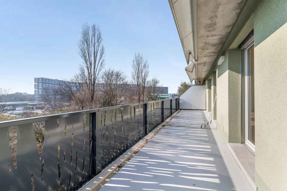 Exclusivité : Spacieux attique de 4 pièces avec grande terrasse et balcon