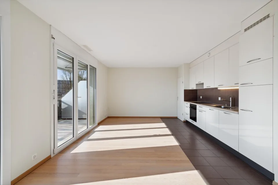 Exclusivité : attique traversant de 5 pièces avec généreuse terrasse et balcon