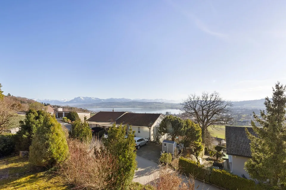 Wohnen der Extraklasse mit See- und Bergsicht sowie Hallenbad