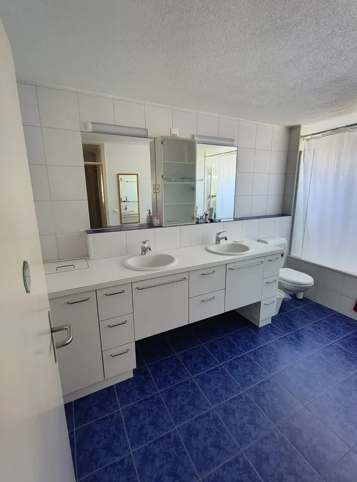 Ampia casa a schiera di 7,5 locali a Urtenen-Schönbühl