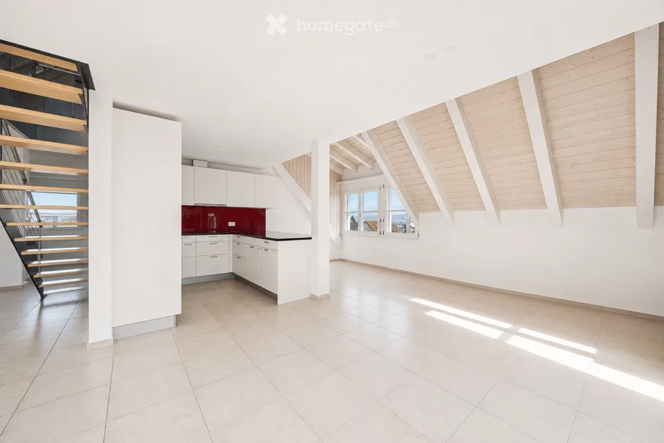 Charmant appartement 5.5 pièces avec vue sur les montagnes et balcon à Reichenburg