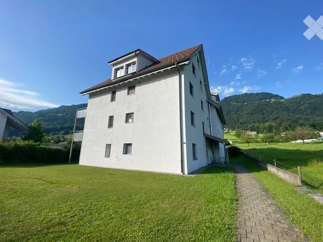 Charmante 5.5-Zimmer-Wohnung mit Bergblick und Balkon in Reichenburg