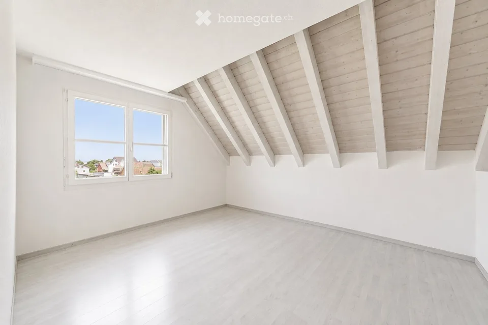 Charmant appartement 5.5 pièces avec vue sur les montagnes et balcon à Reichenburg
