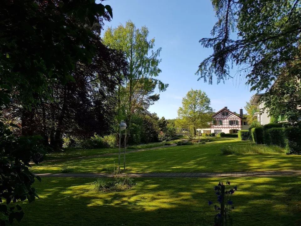 Wohnen im Park / einzigartige Wohnlage / 2 1/2 - Wohnung