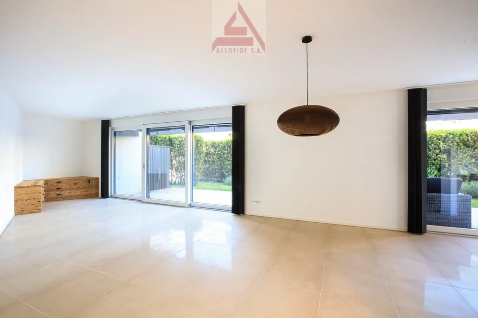 Elegante duplex di 3.5 locali /  Elegante 3,5-Zimmer-Duplexwohnung