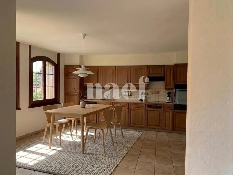 Appartement de 4 pièces au 1er étages avec balcons