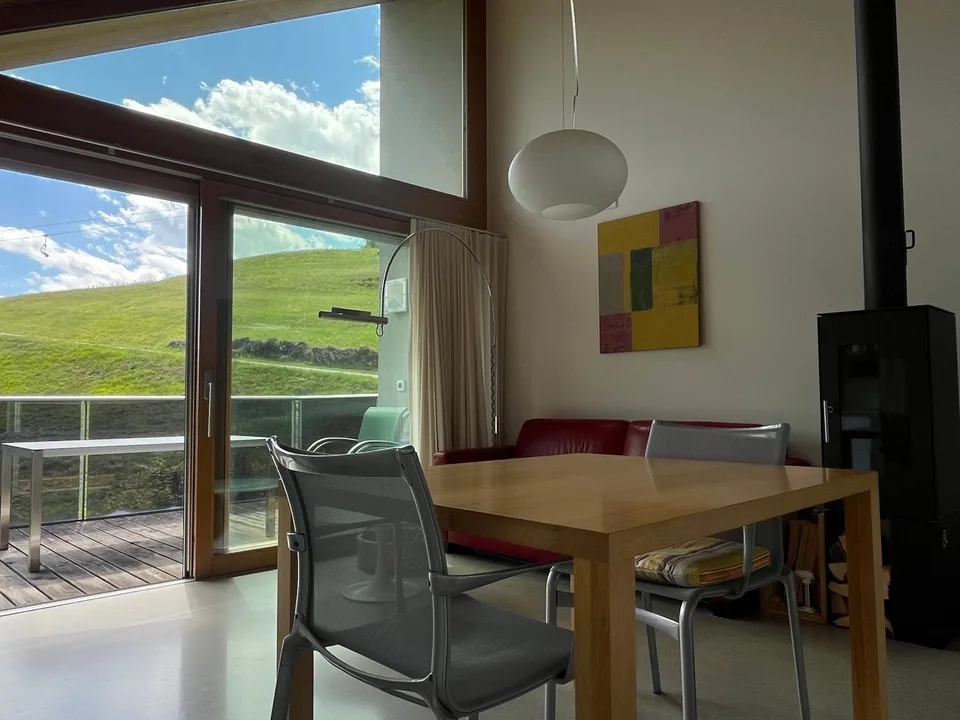 Moderne 2.5-Zimmer-Dachwohnung in Vella nahe Skilift (Val Lumnezia)