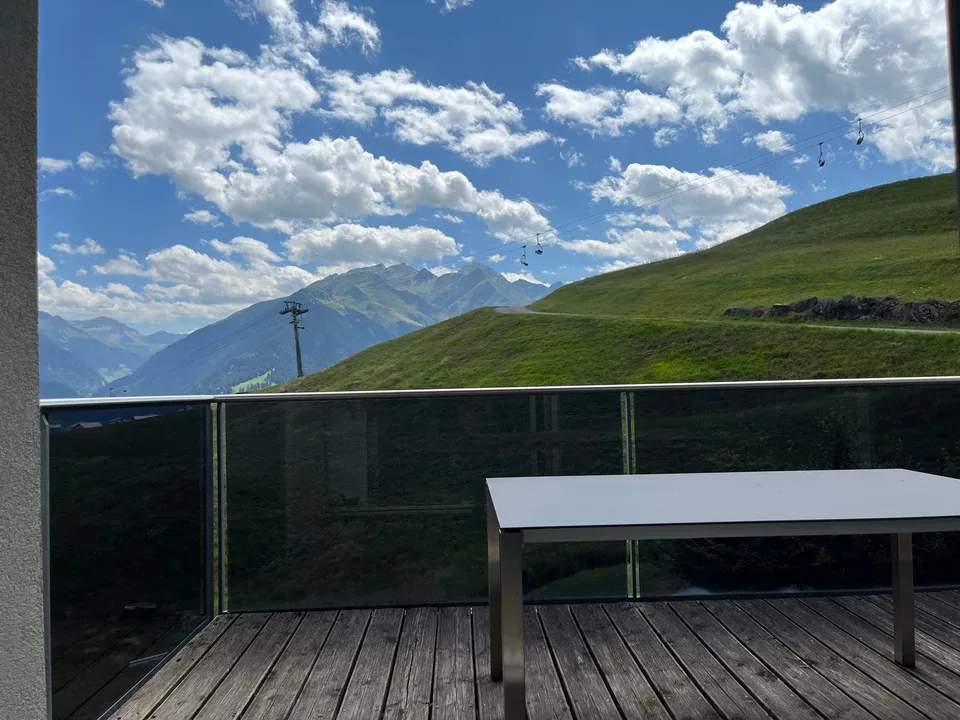 Moderne 2.5-Zimmer-Dachwohnung in Vella nahe Skilift (Val Lumnezia)