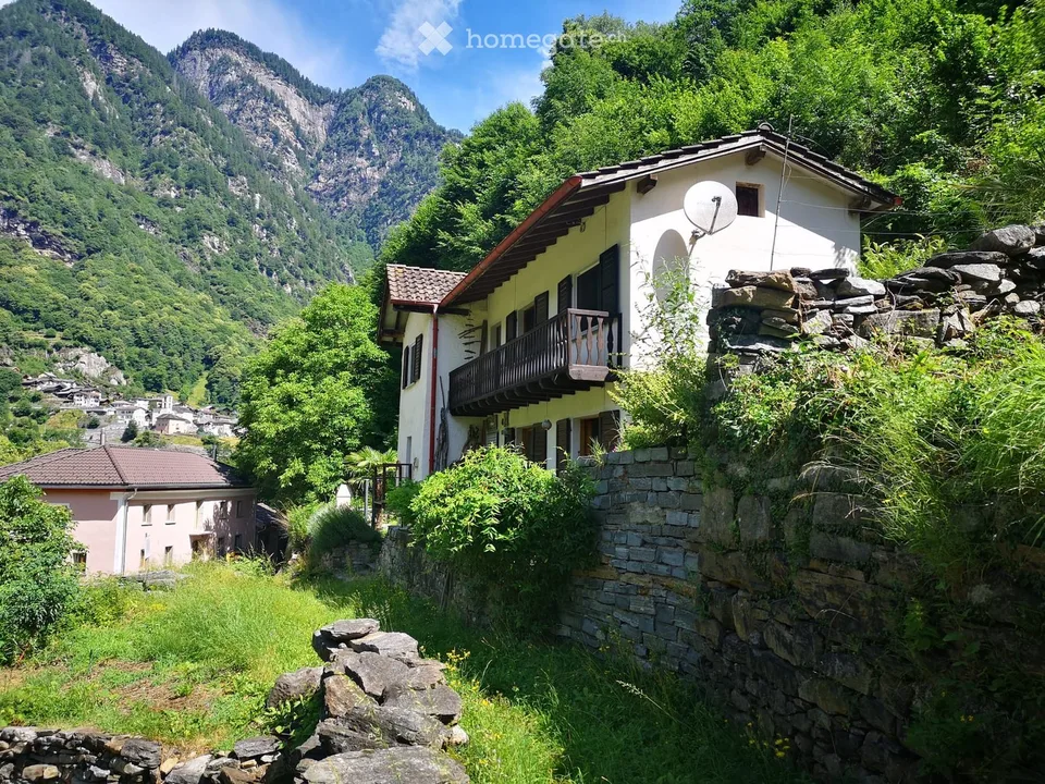 Incantevole casa unifamiliare di 4,5 locali con giardino a Buseno, Calancatal (quartiere di Molina)