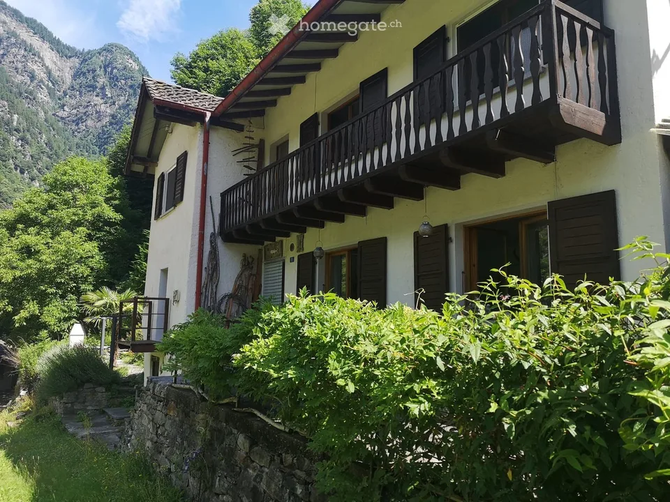 Incantevole casa unifamiliare di 4,5 locali con giardino a Buseno, Calancatal (quartiere di Molina)