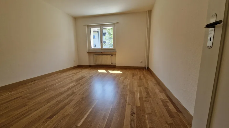 2 komplett renovierte 3-Zimmer-Wohnungen mit Gartensitzplatz an sehr ruhiger Lage