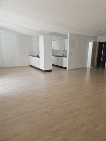 Helle 4.5-Zimmer-Wohnung mit Sitzplatz im EG