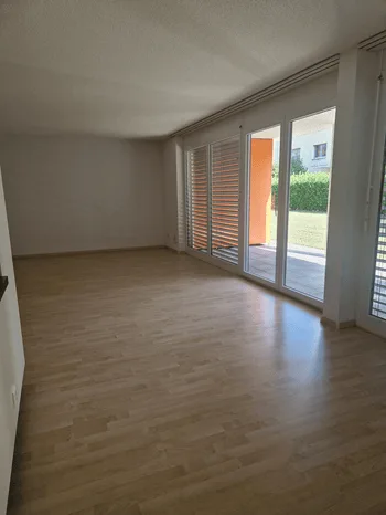 Helle 4.5-Zimmer-Wohnung mit Sitzplatz im EG