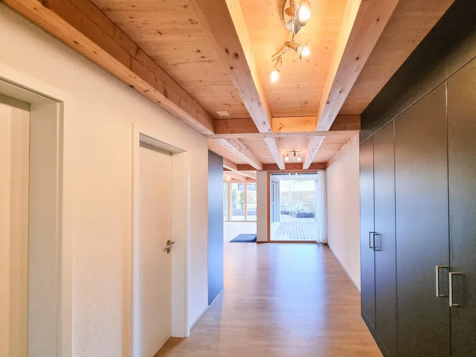 Appartamento da sogno al piano terra tranquillo nel centro del villaggio con grande terrazza