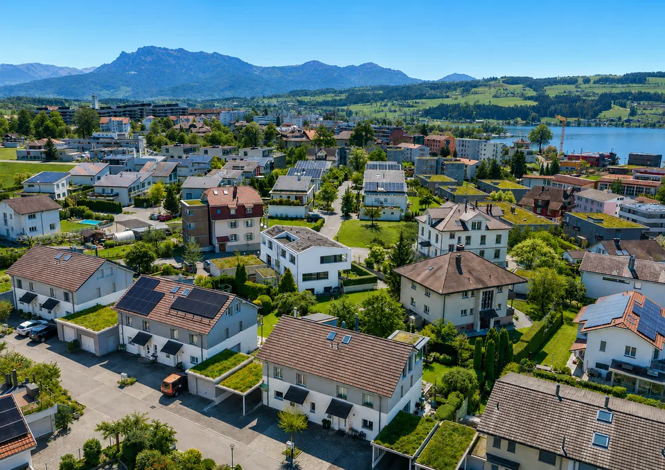 Maison moderne avec vue sur le lac