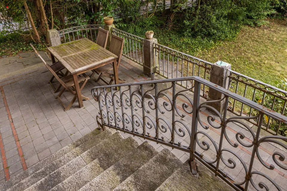 Historic 9-room city villa in the Dolder quarter