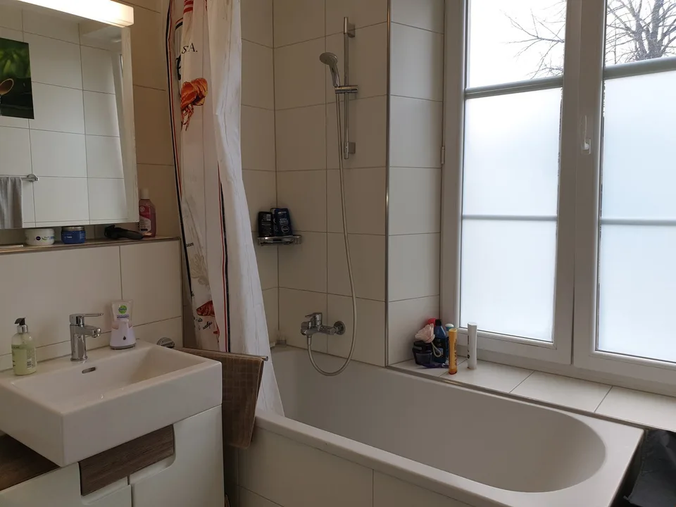 grosszügige 2.5-Zimmer-Wohnung 1. OG