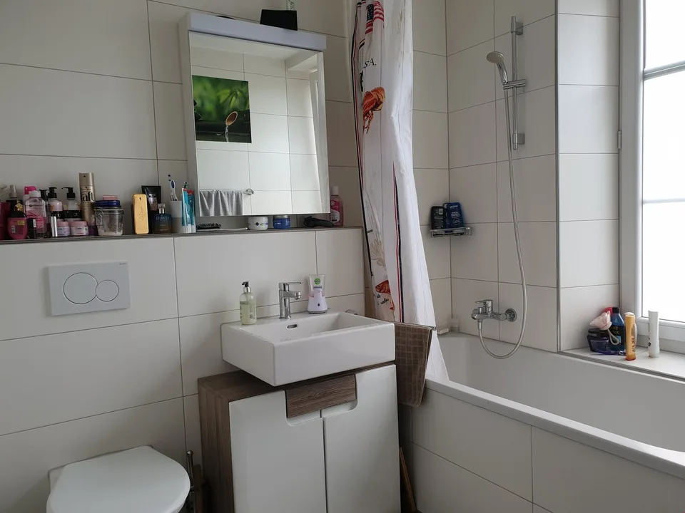 grosszügige 2.5-Zimmer-Wohnung 1. OG