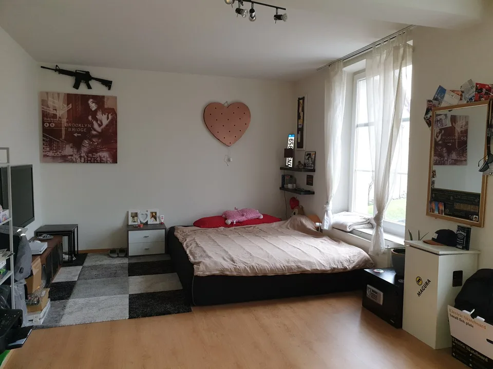 grosszügige 2.5-Zimmer-Wohnung 1. OG