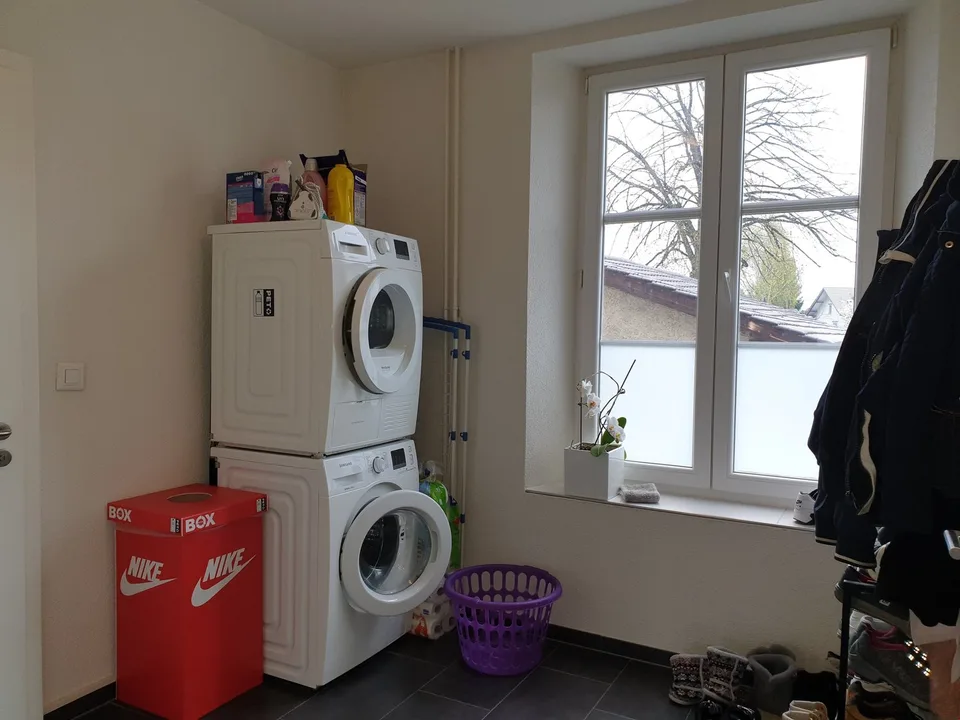 grosszügige 2.5-Zimmer-Wohnung 1. OG