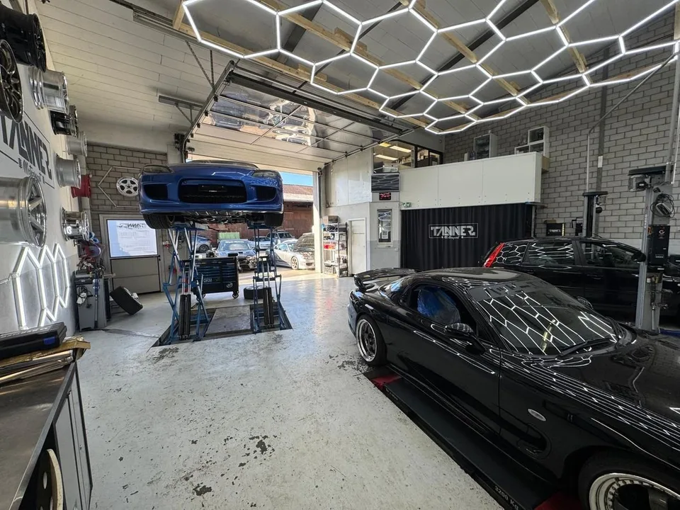 GROSSZÜGIGE GEWERBEFLÄCHE GEEIGNET FÜR AUTOWERKSTATT