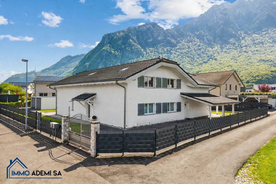 Spacieuse villa individuelle de 269 m² avec 2 logements, sur une parcelle de 1'009 m² au Bouveret !