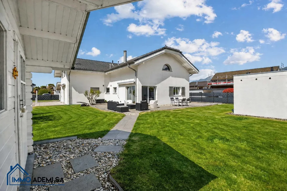 Spacieuse villa individuelle de 269 m² avec 2 logements, sur une parcelle de 1'009 m² au Bouveret !