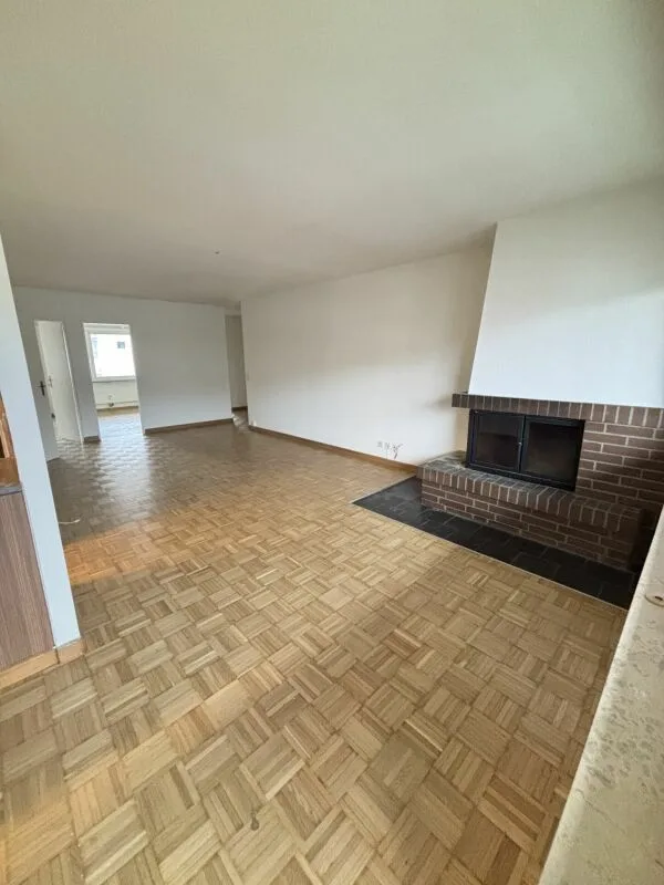 Grosszügige 4.5-Zimmerwohnung an zentraler Lage