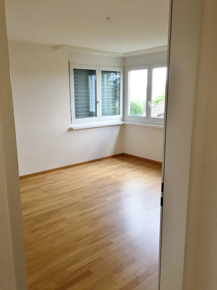 Sonnige 3.5-Zimmer-Wohnung mit Balkon in Obfelden