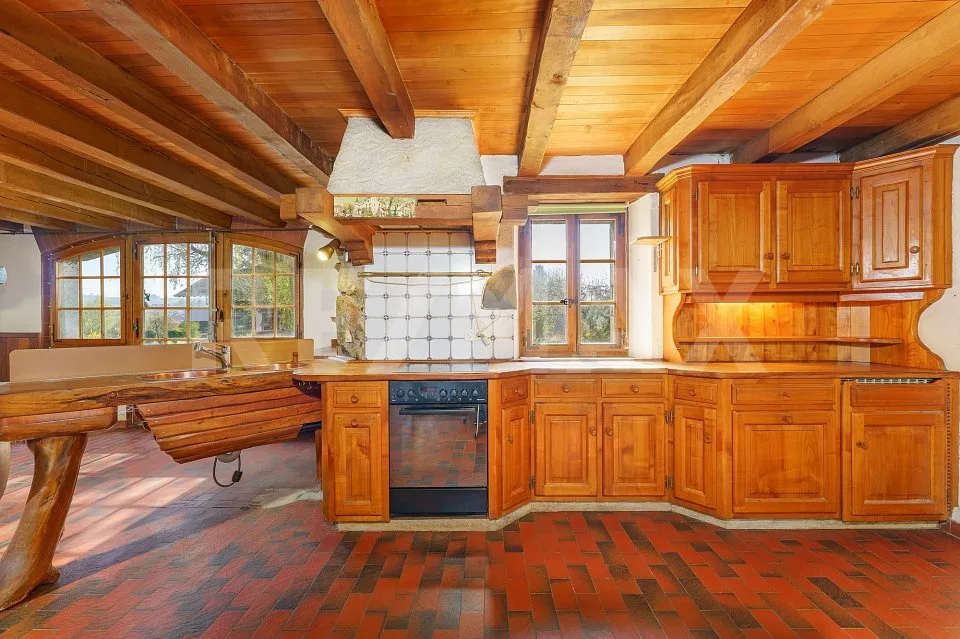 House of 1750: bucolic and peaceful setting, to be renovated