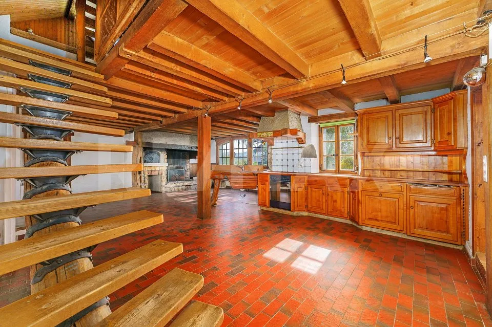House of 1750: bucolic and peaceful setting, to be renovated