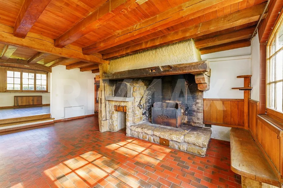 House of 1750: bucolic and peaceful setting, to be renovated