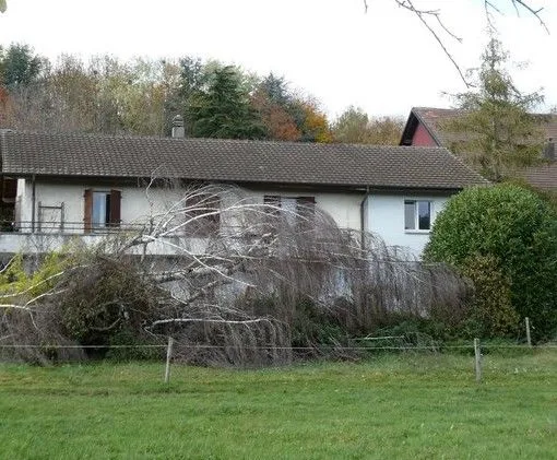 *Villa di 2 Appartamenti a Echichens*